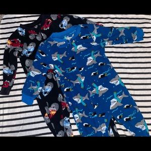 2 set footed pajamas